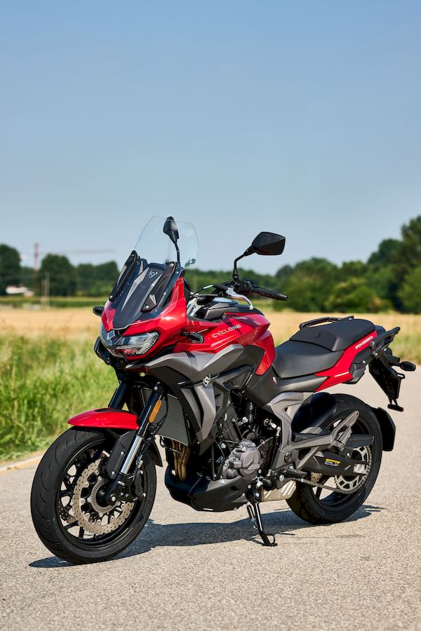 cyclone rx nuove moto crossover adventure rx650 red 326
